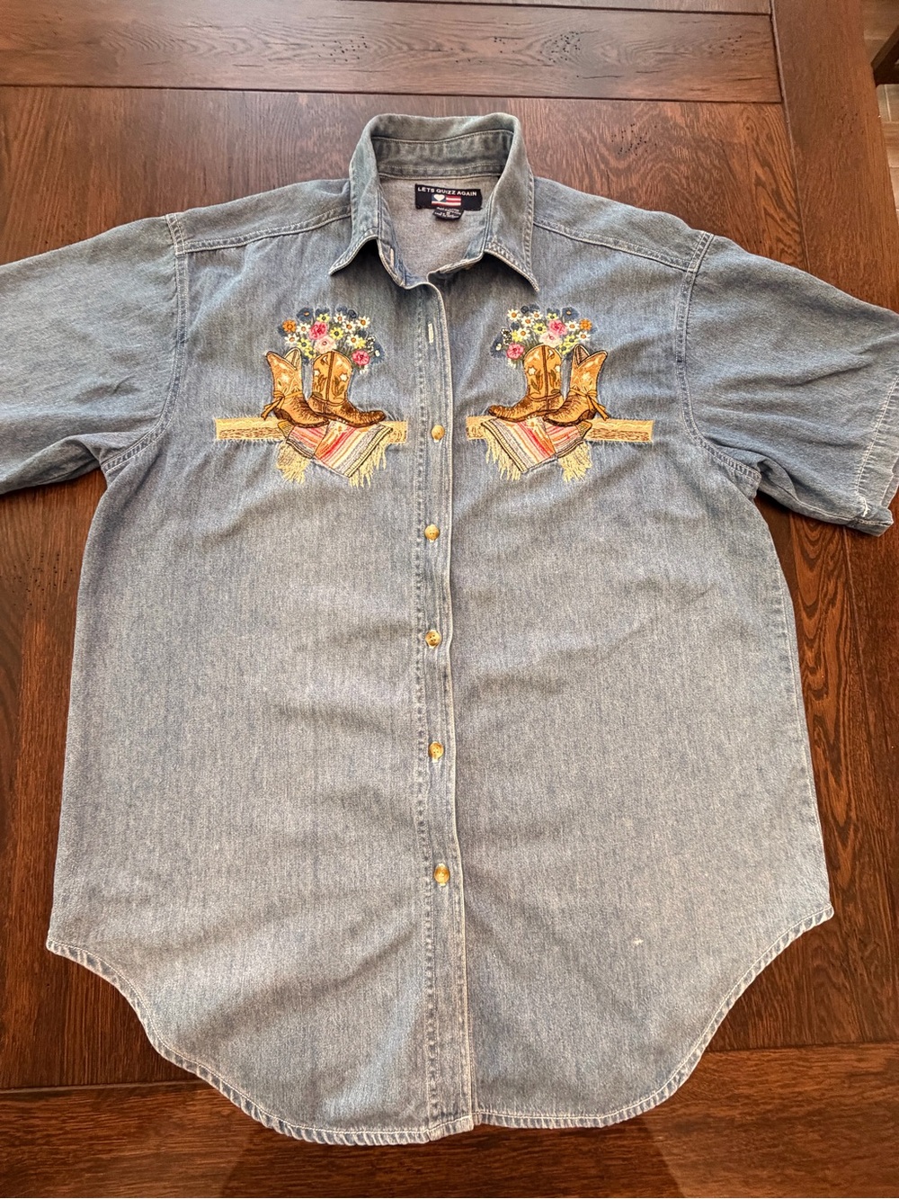 Embroidered Short-Sleeve Denim Shirt - Blue - Picture 3 of 8